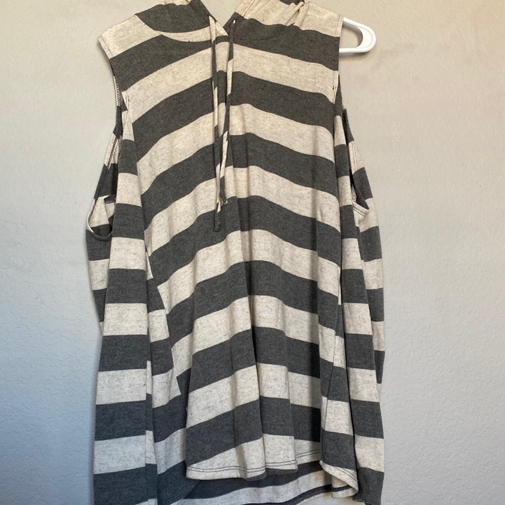 **BRAND NEW** Long Sleeve No Shoulder hoodie
